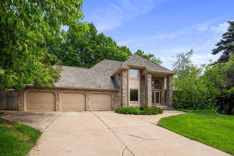 Photo of 5510 Rosewood Ln N Plymouth, MN 55442