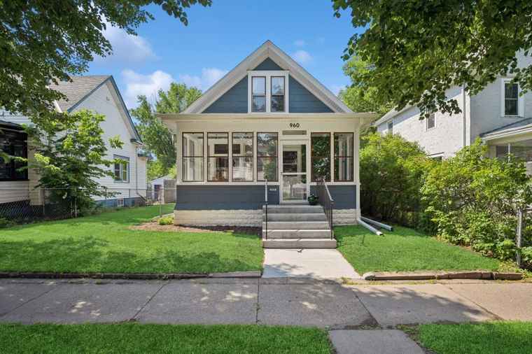 Photo of 960 Edmund Ave Saint Paul, MN 55104
