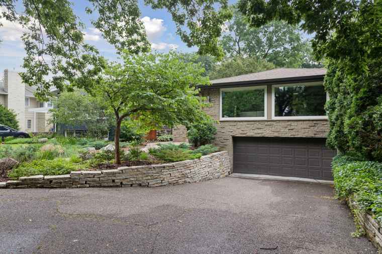 Photo of 700 Mississippi River Blvd S Saint Paul, MN 55116