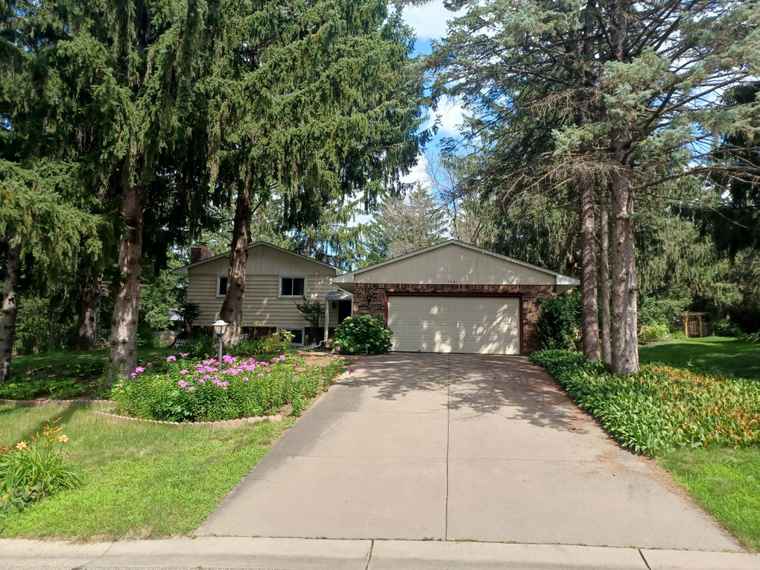Photo of 1201 Kenilworth Dr Woodbury, MN 55125