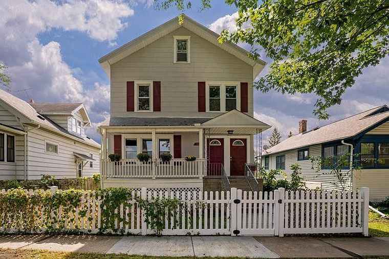 Photo of 956 Juno Ave Saint Paul, MN 55102
