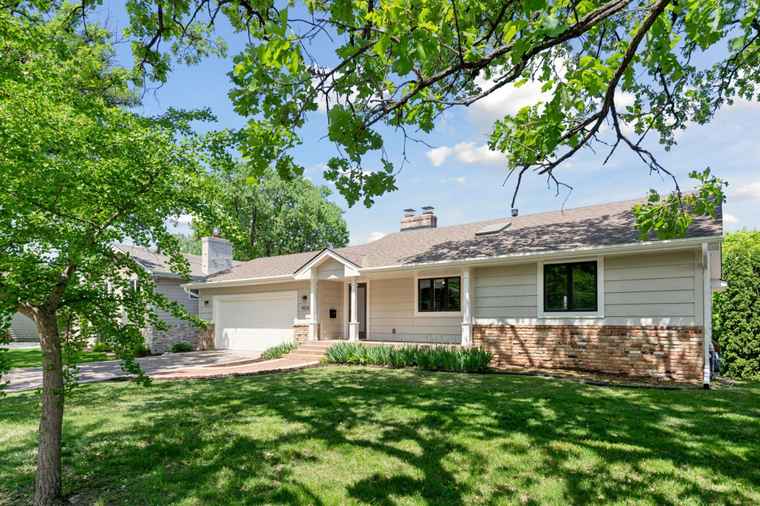 Photo of 4116 W 62nd St Edina, MN 55424