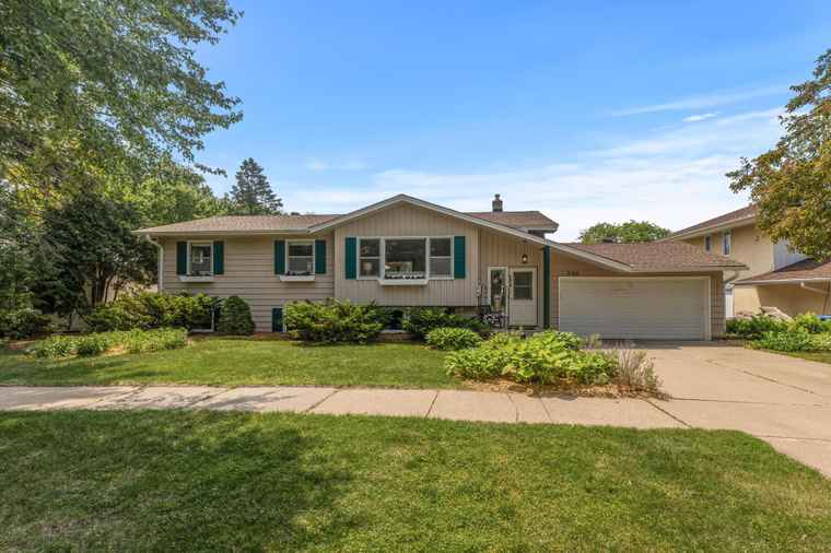 Photo of 2166 Larry Ho Dr Saint Paul, MN 55119