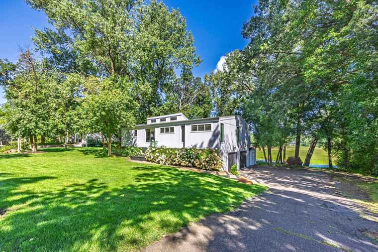 Photo of 2131 Sheridan Hills Rd Minnetonka, MN 55391