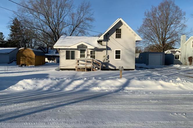homes for sale in pewaukee wi