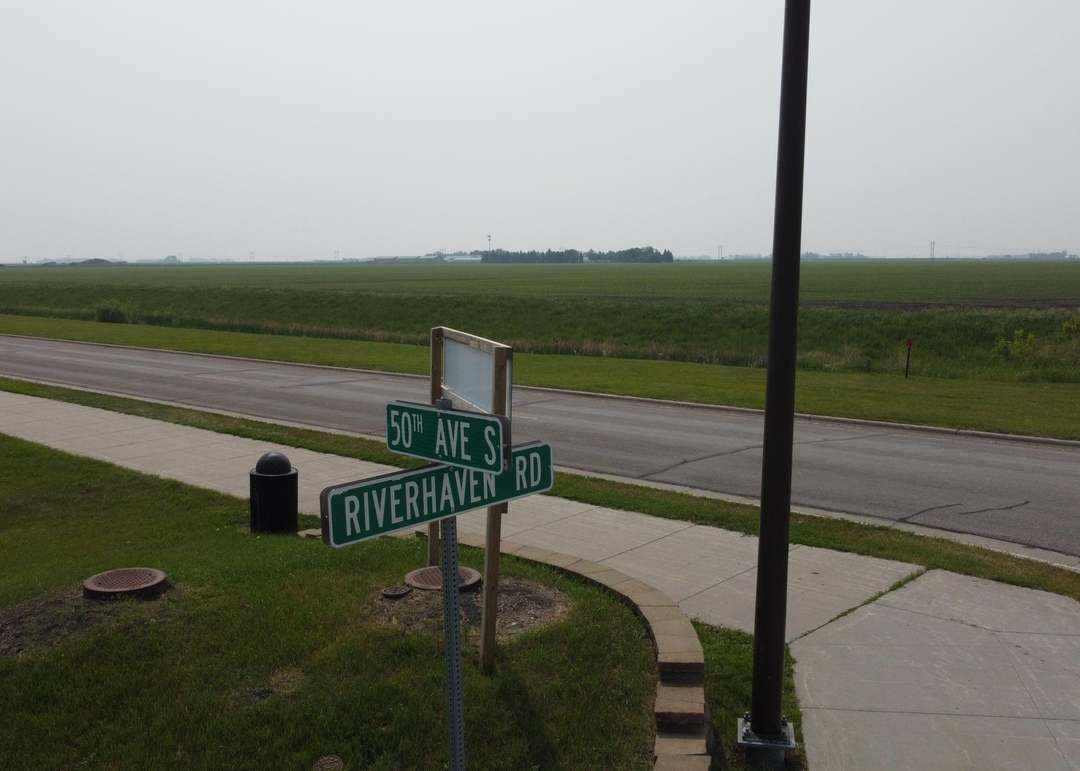 NA NA, Moorhead, MN 56560