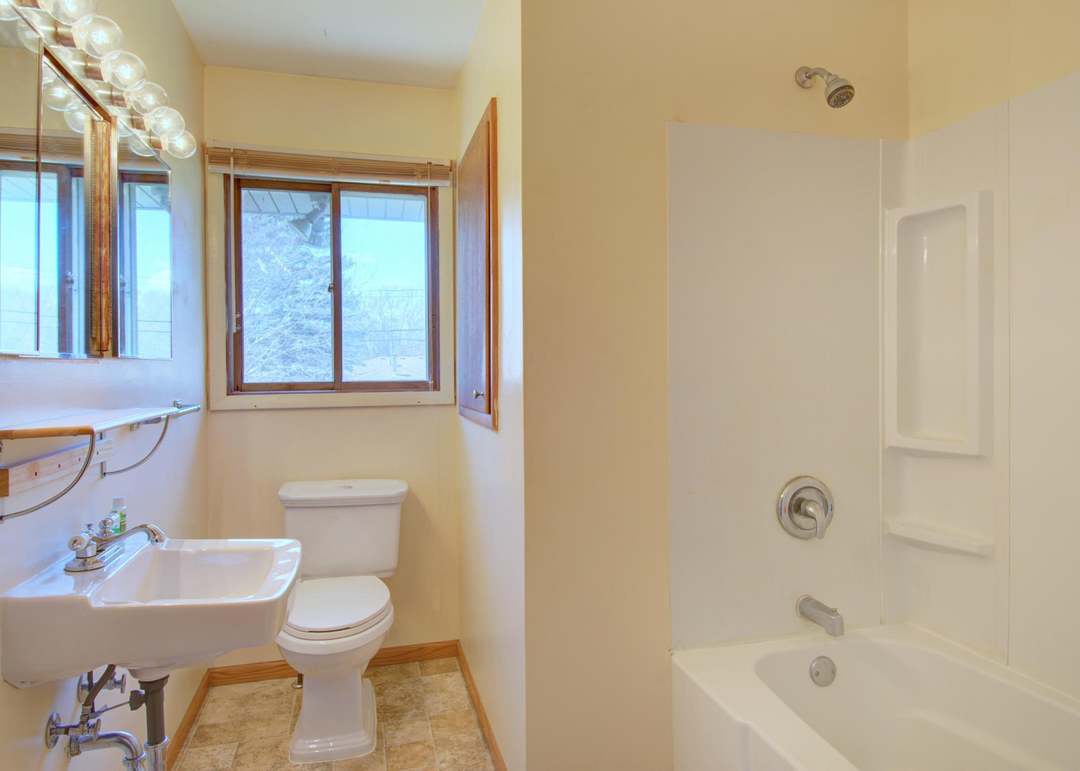 6219 Regent Ave N, Brooklyn Center, MN 55429