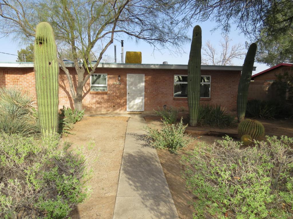 Tuscon Manor