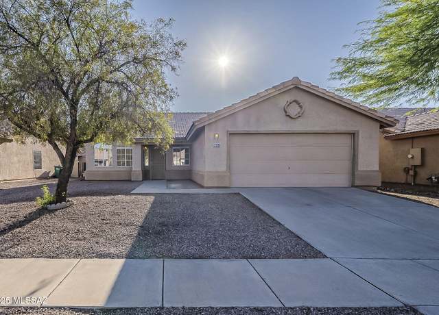 Property at 9041 N Shadow Rock Dr, Tucson, AZ 85743, 3 beds, 2 baths