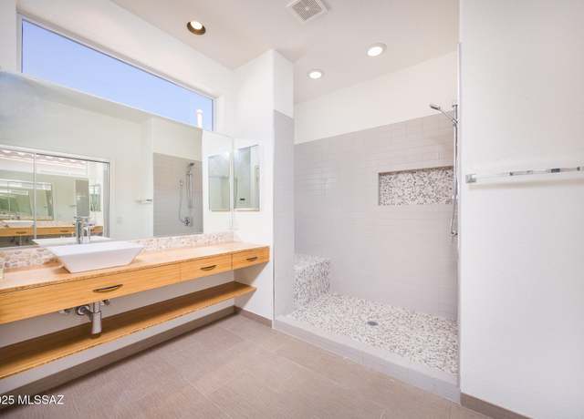 Property at 9387 N Sombrero Canyon Dr, Tucson, AZ 85743, 3 beds, 2 baths