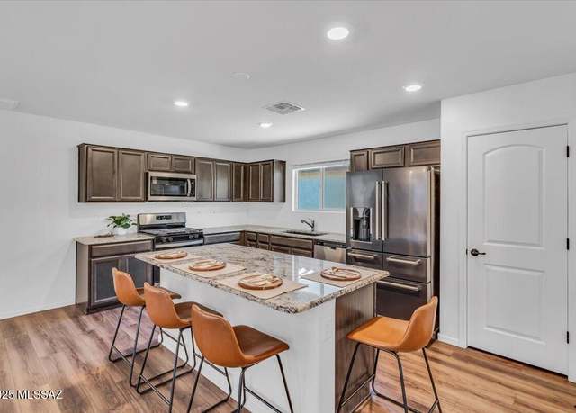 Property at 8969 E Linderbrook Dr, Tucson, AZ 85730, 3 beds, 2 baths