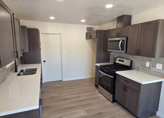 Property at 6566 E Koralee Dr, Tucson, AZ 85710, 3 beds, 2 baths
