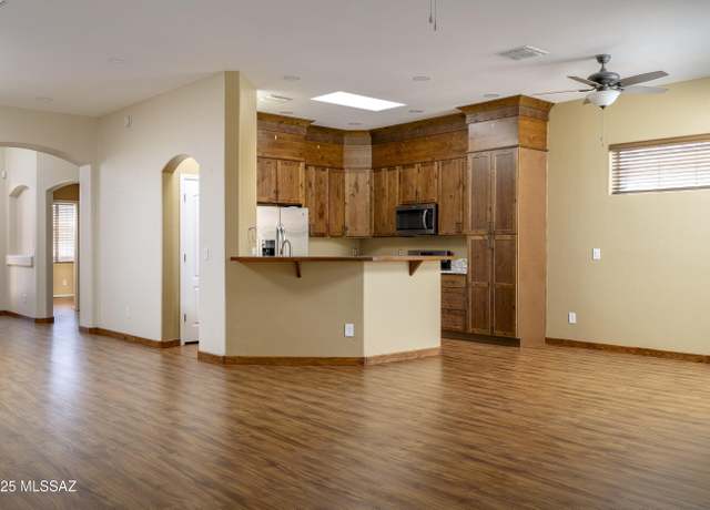 Property at 8479 N Sunny Rock Ridge Dr, Tucson, AZ 85743, 3 beds, 2 baths