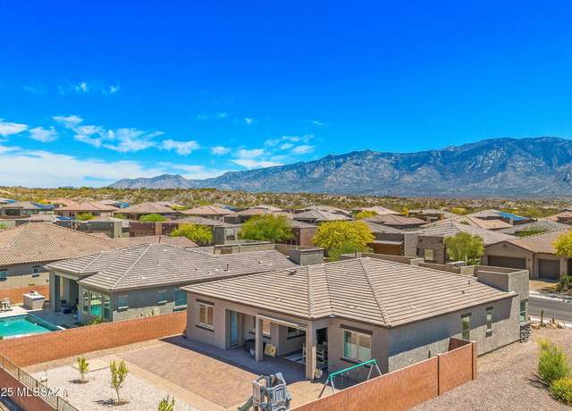 Property at 13415 N Fiesta Flower Dr, Oro Valley, AZ 85755, 3 beds, 2 baths