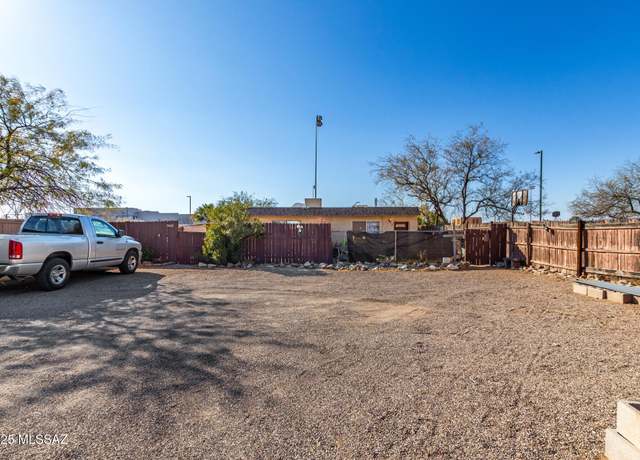 Property at 2437 N Edith Blvd, Tucson, AZ 85716, 2 beds, 2 baths