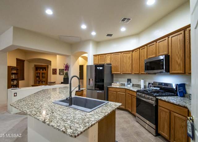 Property at 12579 N New Reflection Dr, Marana, AZ 85658, 3 beds, 2 baths