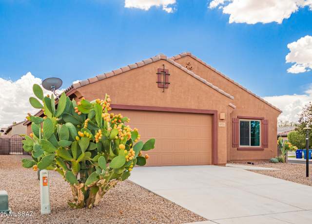Property at 13722 E Poelstra St, Tucson, AZ 85741, 2 beds, 3 baths