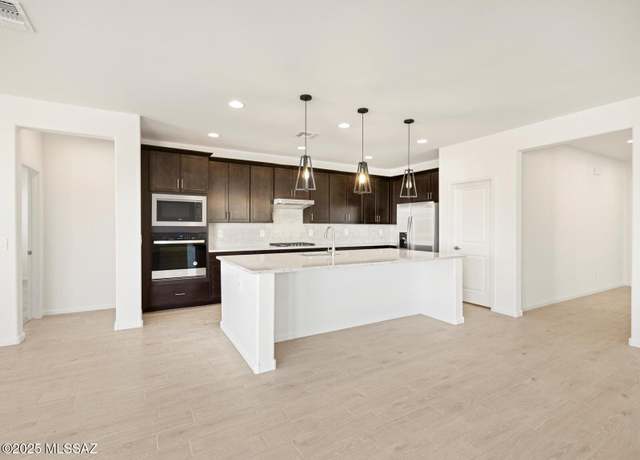 Property at 7043 W Ferntree Ln, Tucson, AZ 85757, 4 beds, 2 baths