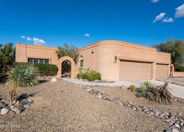 Property at 1600 W Camino Urbano, Green Valley, AZ 85622, 2 beds, 2 baths