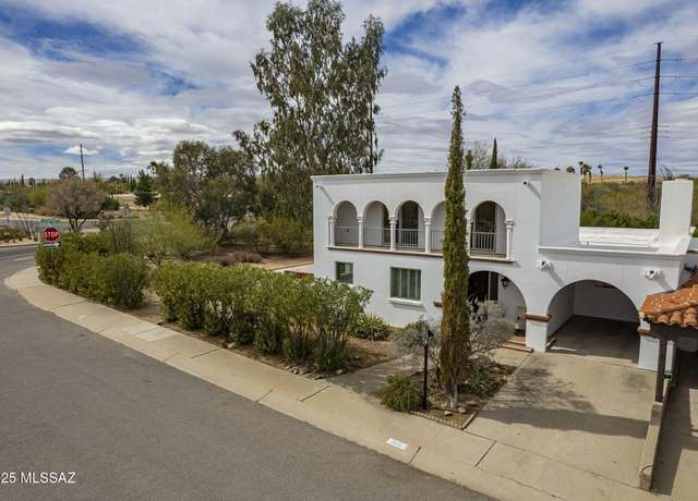 Property at 568 W Paseo Solana, Green Valley, AZ 85614, 2 beds, 2.5 baths