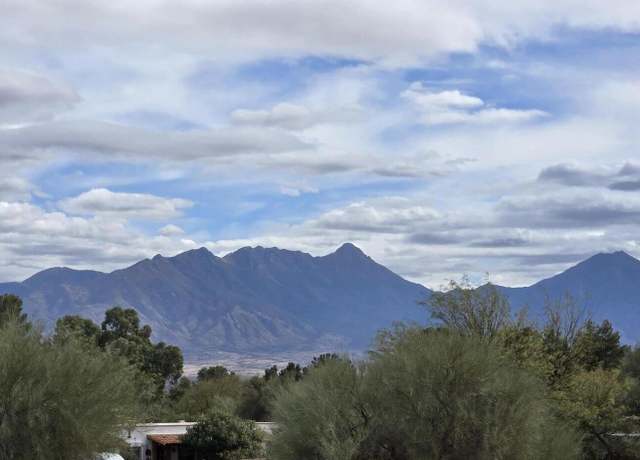 Property at 568 W Paseo Solana, Green Valley, AZ 85614, 2 beds, 2.5 baths