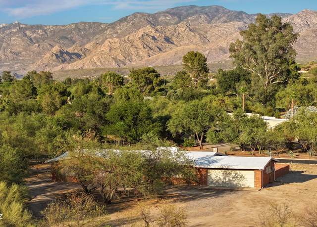 Property at 9745 N Calle Loma Linda, Oro Valley, AZ 85737, 3 beds, 2 baths