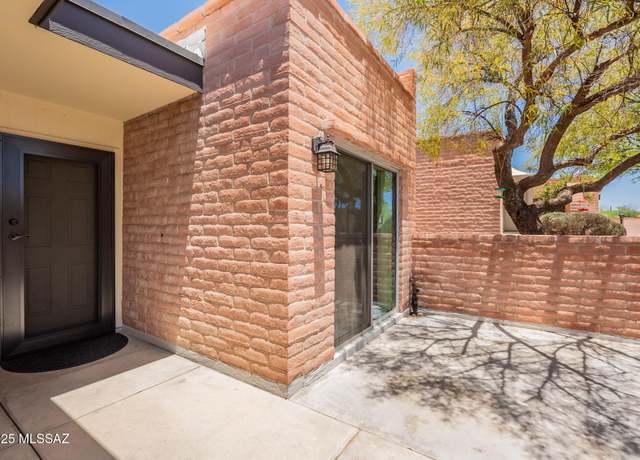 Property at 5521 N Arroyo Grande Dr, Tucson, AZ 85718, 2 beds, 2 baths