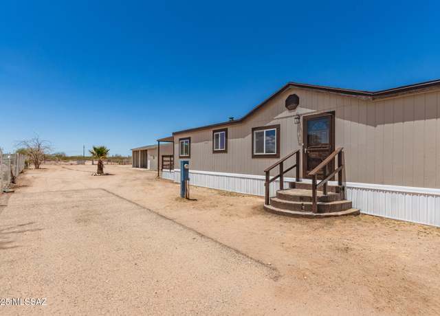 Property at 7800 S Caballo Rd, Tucson, AZ 85746, 3 beds, 2 baths
