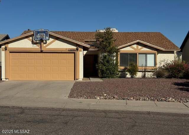 Property at 9296 N Eagle Dancer Dr, Tucson, AZ 85742, 4 beds, 2 baths