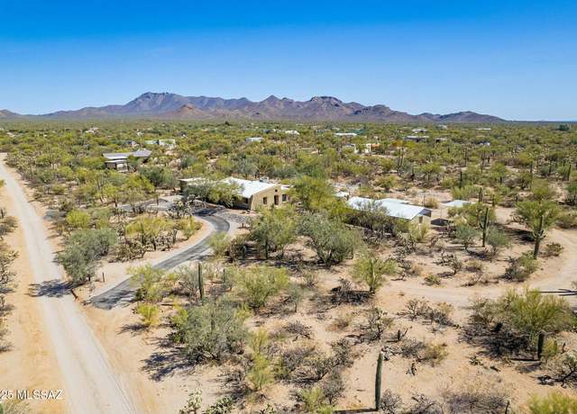 Property at 12341 W Ranchettes Dr, Tucson, AZ 85743, 3 beds, 2.5 baths