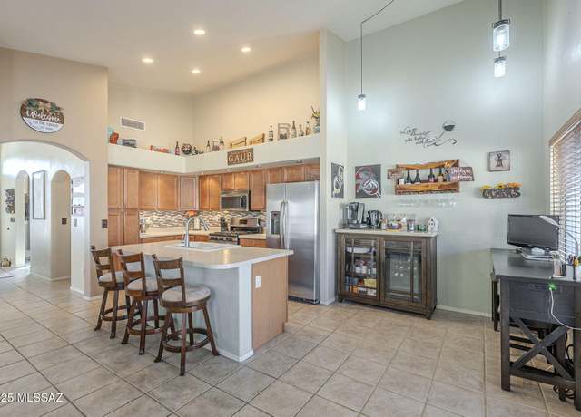 Property at 7509 N Clemens Way, Tucson, AZ 85743, 3 beds, 2 baths