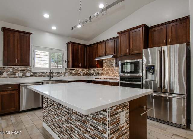 Property at 9016 W Birchover Dr, Marana, AZ 85653, 3 beds, 2.5 baths