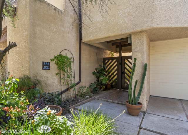 Property at 586 N Country Club Rd, Tucson, AZ 85716, 3 beds, 3 baths