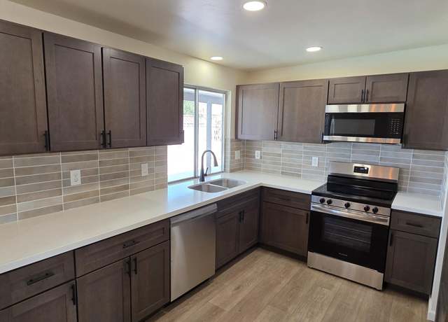 Property at 2215 E Bantam Rd, Tucson, AZ 85706, 3 beds, 2 baths