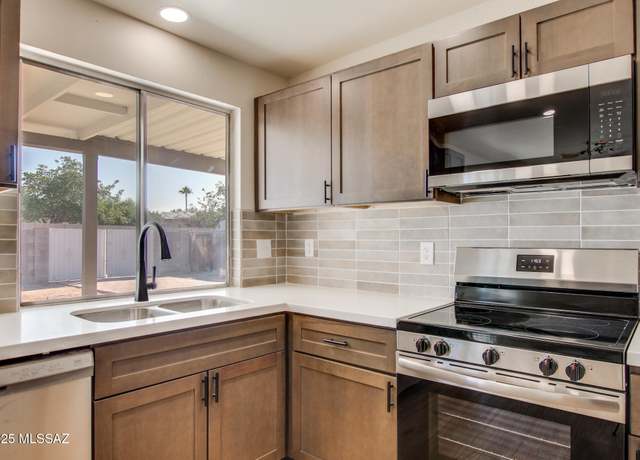 Property at 2215 E Bantam Rd, Tucson, AZ 85706, 3 beds, 2 baths