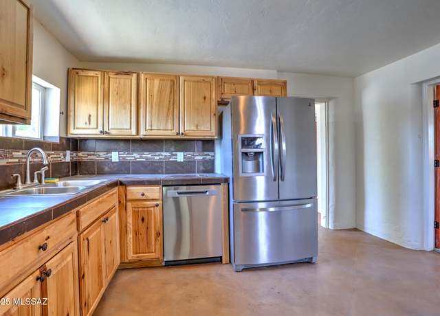 Property at 1125 W Huron St, Tucson, AZ 85745, 4 beds, 2 baths