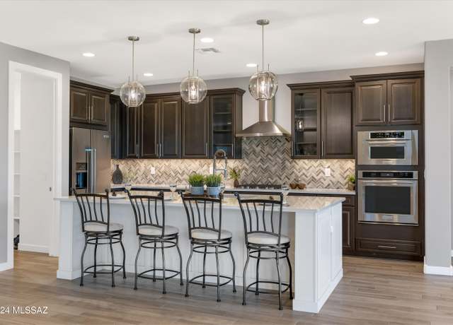 Property at 811 E Strada Patania, Oro Valley, AZ 85737, 3 beds, 2.5 baths