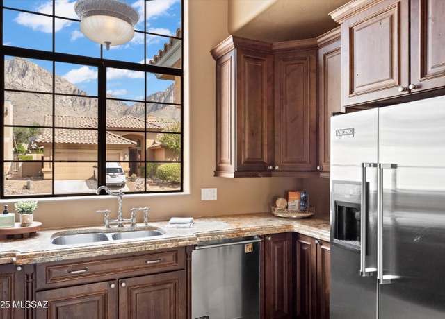 Property at 1391 E Sonoran Desert Dr, Oro Valley, AZ 85737, 3 beds, 2 baths