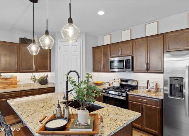 Property at 639 W Calle Espadero, Sahuarita, AZ 85629, 3 beds, 2.5 baths