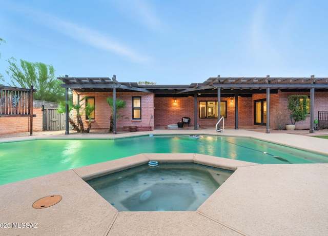 Property at 8470 E Crestridge Dr, Tucson, AZ 85750, 4 beds, 3 baths