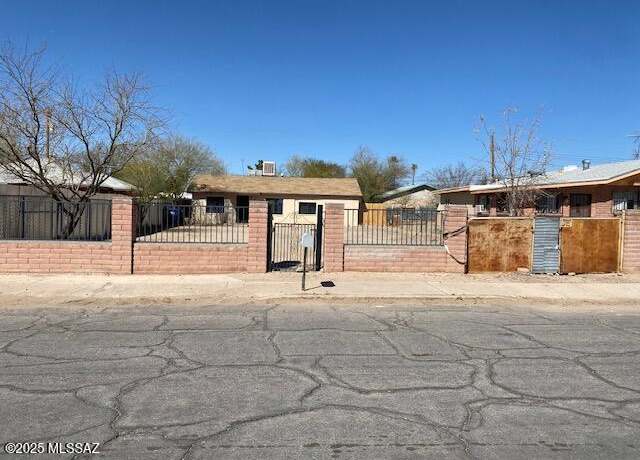 Property at 209 E Rodeo Dr, Tucson, AZ 85714, 3 beds, 2.5 baths