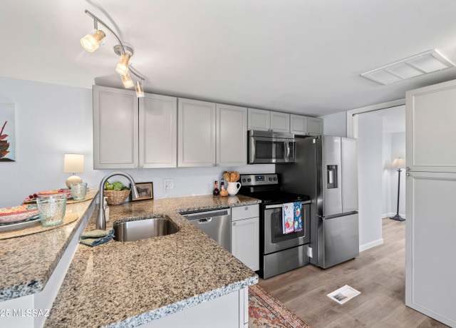 Property at 1816 N Pacana Way, Green Valley, AZ 85614, 2 beds, 1.5 baths