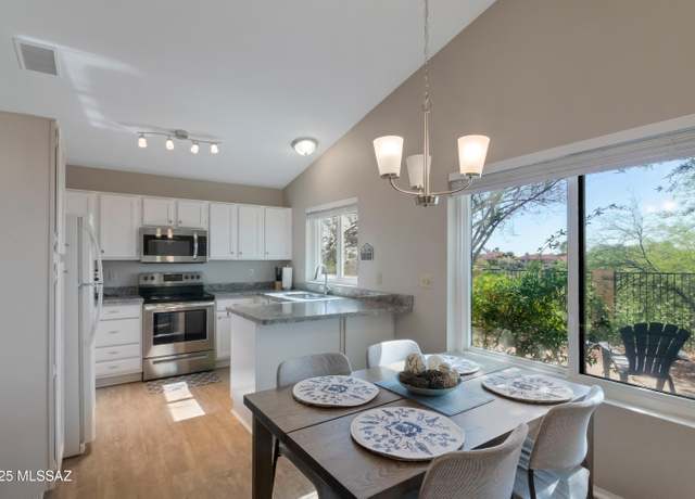Property at 11561 N Eagle Peak Dr, Oro Valley, AZ 85737, 2 beds, 2 baths