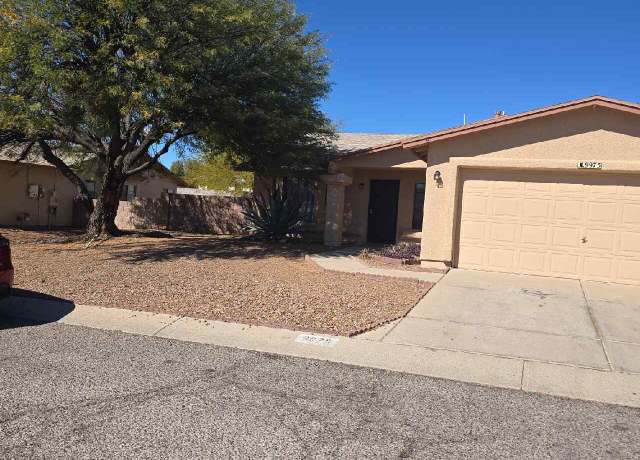 Property at 9975 E Gray Hawk Dr, Tucson, AZ 85730, 4 beds, 2 baths