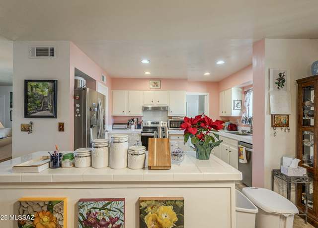 Property at 434 S Abrego Dr, Green Valley, AZ 85614, 3 beds, 2 baths