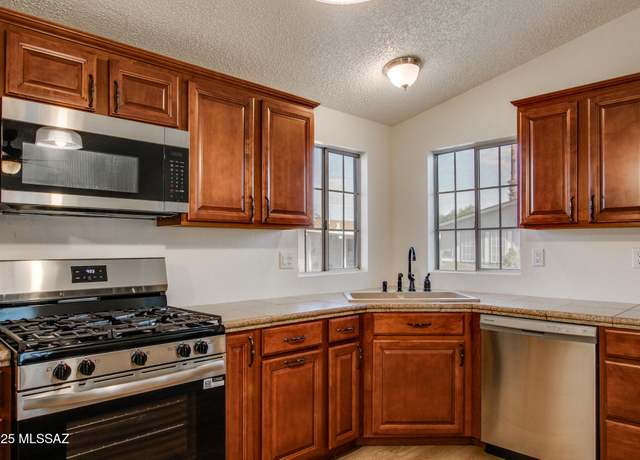 Property at 1735 W Seabrooke Dr, Tucson, AZ 85705, 2 beds, 2 baths