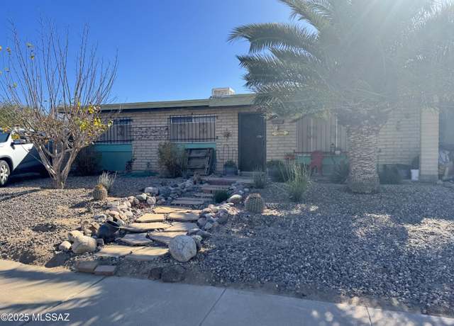 Property at 7048 N Northlight Dr, Tucson, AZ 85741, 3 beds, 2 baths