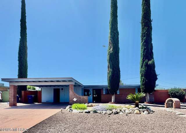 Property at 7450 E 32nd St, Tucson, AZ 85710, 3 beds, 2 baths