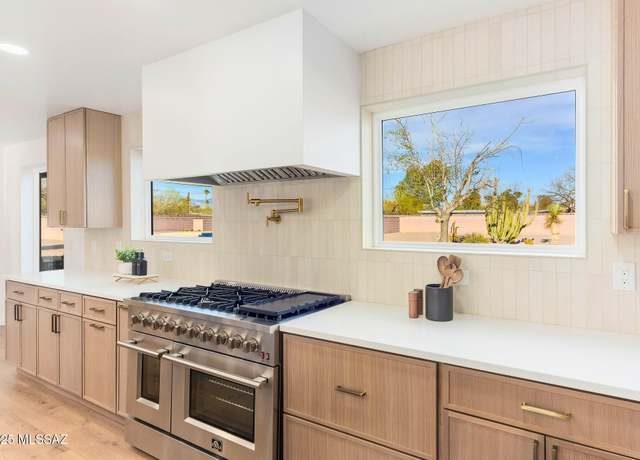 Property at 435 S Country Club Rd, Tucson, AZ 85716, 6 beds, 4 baths