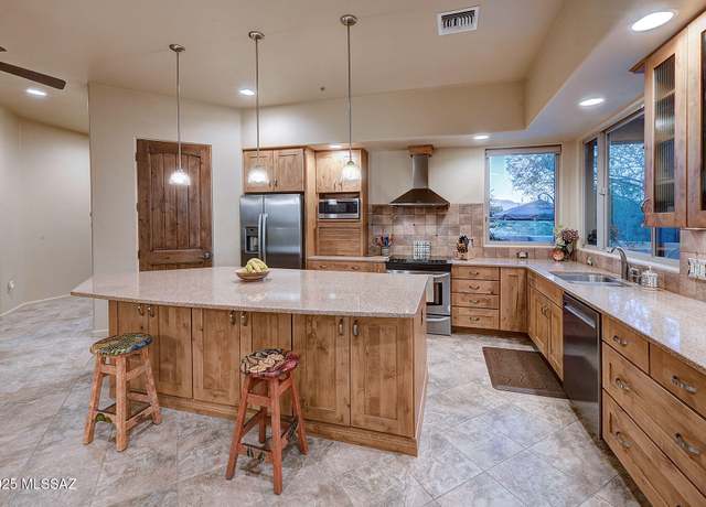 Property at 5468 N Sabino Highlands Pl, Tucson, AZ 85749, 3 beds, 2.5 baths